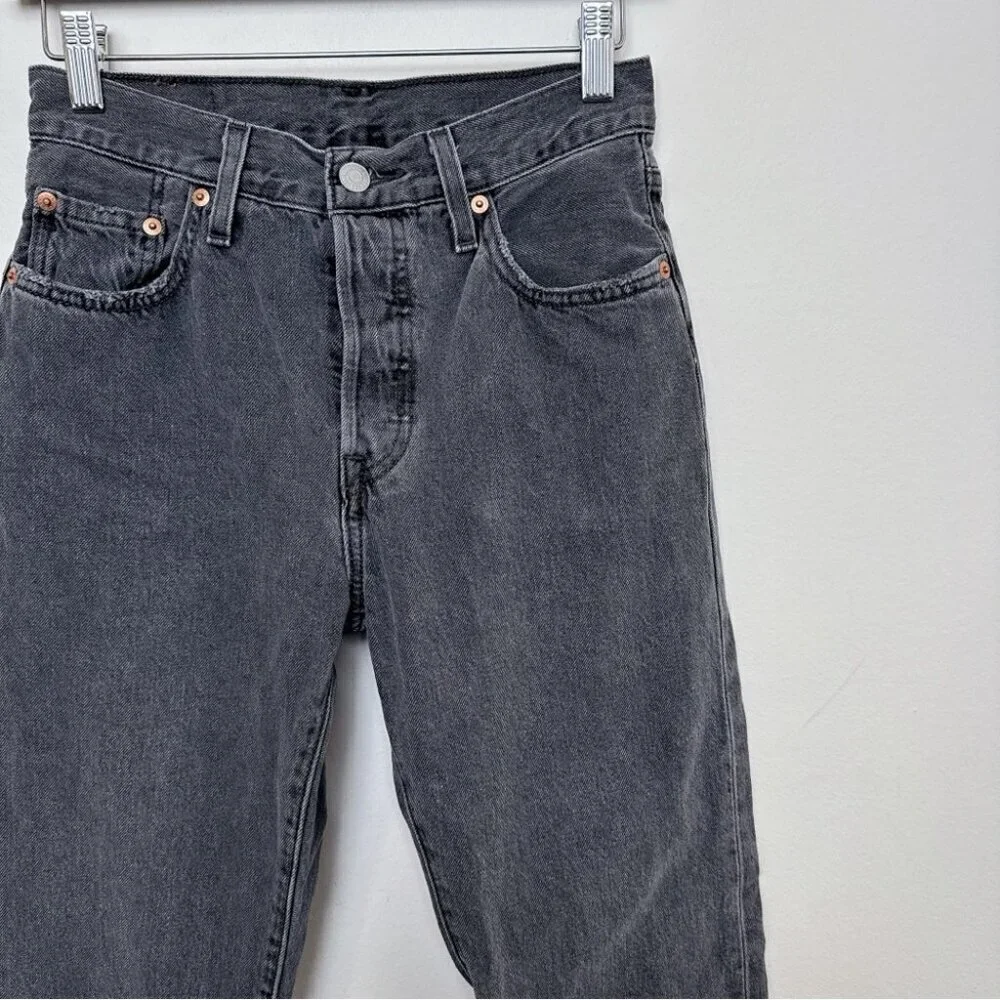 Levi's Womens 25 501 Crop Raw Hem Gray Wash Jeans - Picture 5 of 15